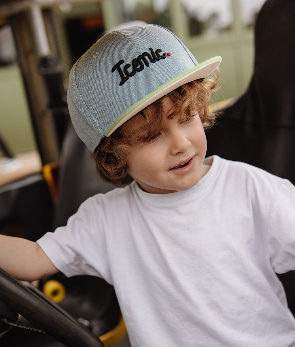Casquette Enfants Jean Iconic, visière plate, coton biologique, certifiée Oeko-Tex, dès 9 mois, Cool Kids Only !