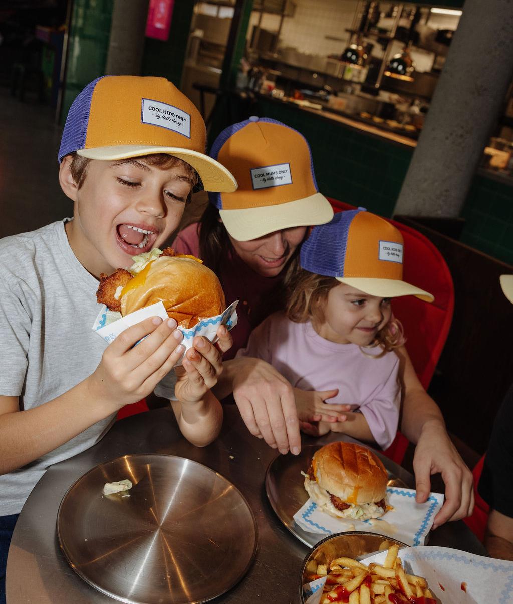 Camel and blue children's cap with curved brim worn as a family Hello Hossy