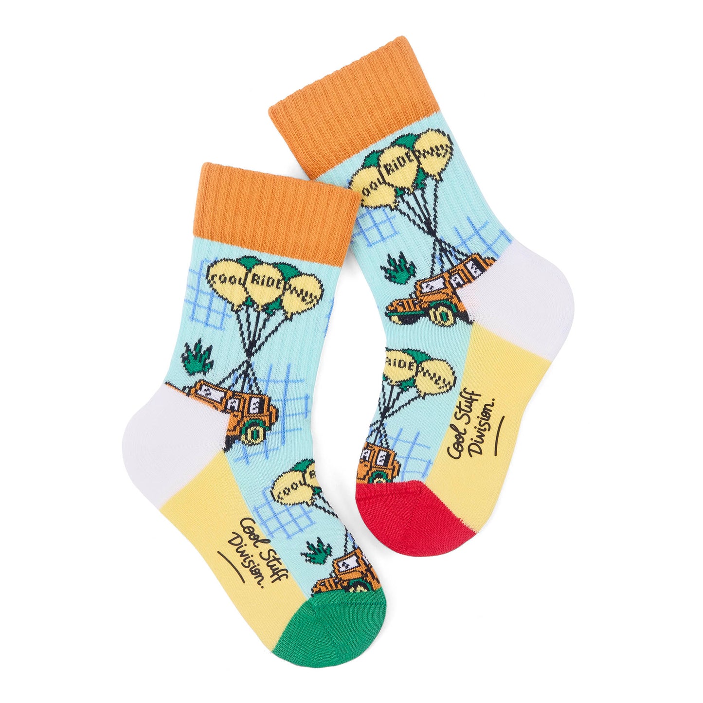 Paire de chaussettes bleue pour enfant avec motifs voitures et ballons, texte "COOL RIDE ONLY", haut de tige orange – vue à plat