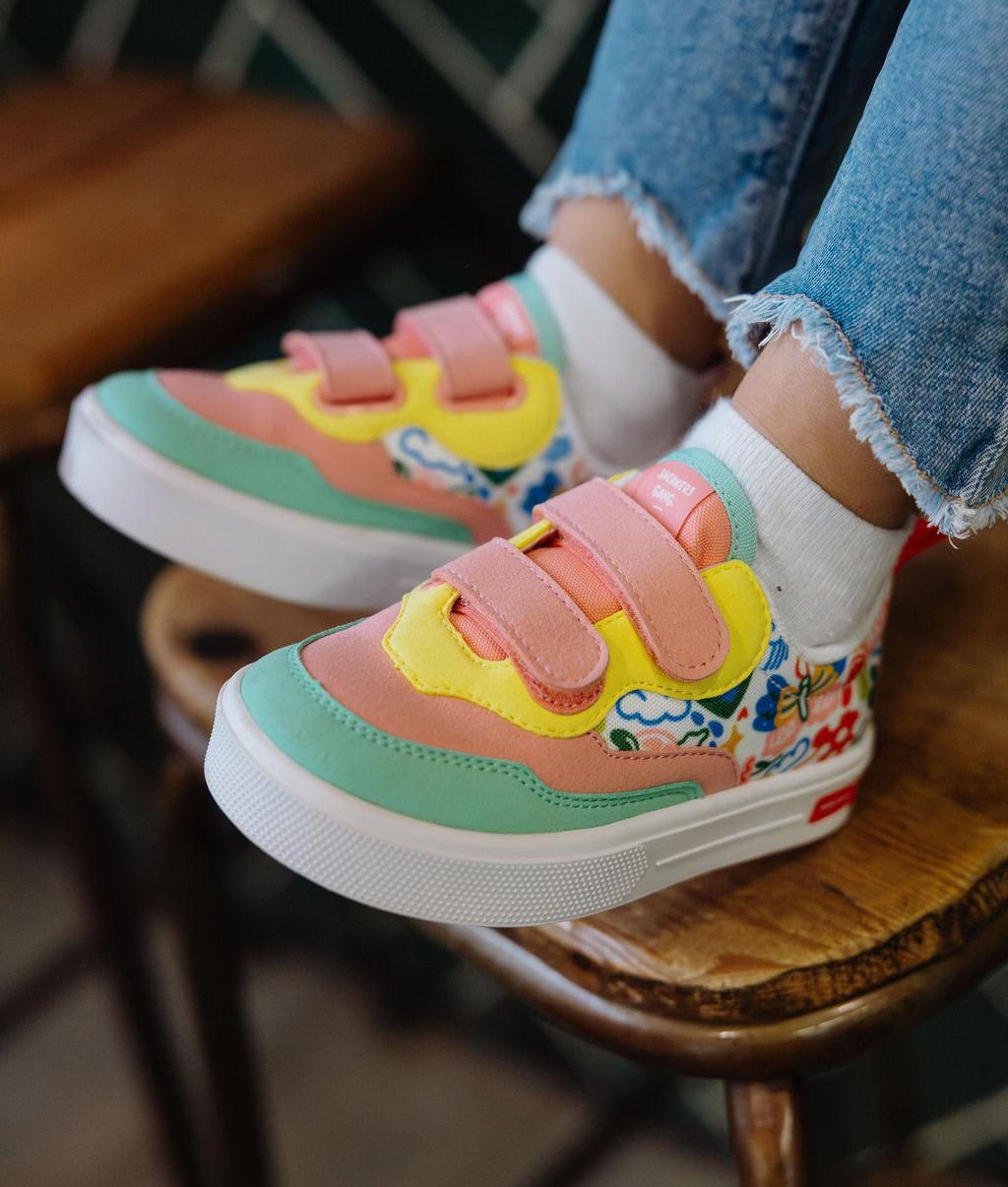 Sneakers enfant rose vert jaune imprimé art fleurs double scratchs Hello Hossy