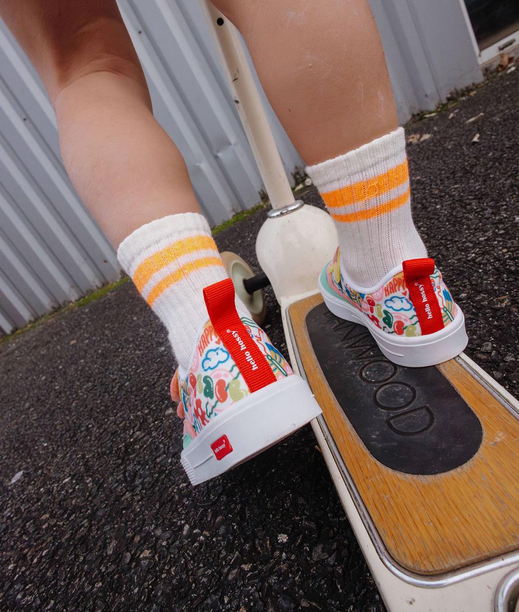 Sneakers enfant rose vert imprimé art fleurs semelle blanche Hello Hossy