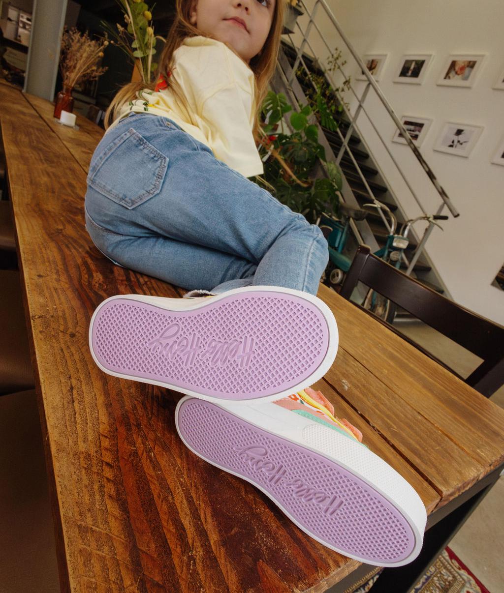 Sneakers enfant rose vert semelle violette imprimé art Hello Hossy