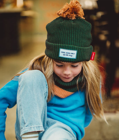 Bonnet Enfants Color Block Forest, avec pompon, doublure polaire, coton biologique, dès 9 mois, Cool Kids Only !