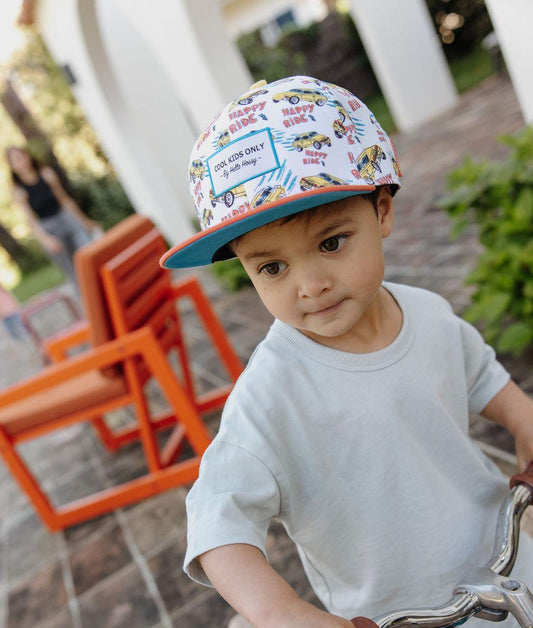 Casquette enfant blanche imprimé voitures visière orange Hello Hossy