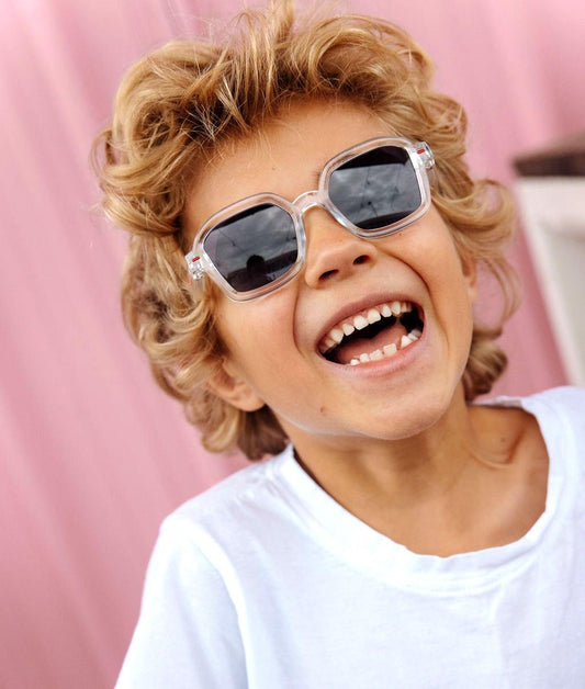 Lunettes de soleil enfant blanc transparent forme carrée verres foncés Hello Hossy