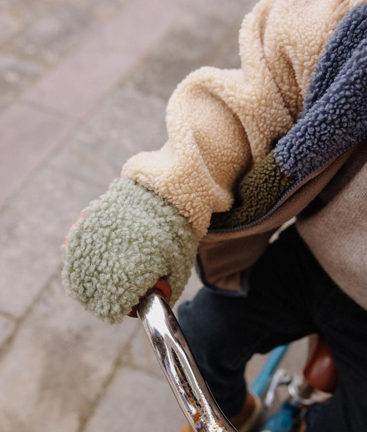 Moufles polaire Heaty Jim - zoom produit - photo lifestyle – Hello Hossy