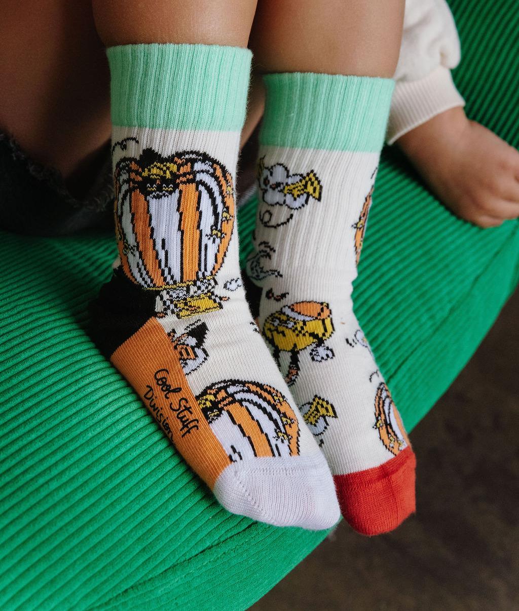 Children's socks pumpkin and ghost patterns green edges Hello Hossy