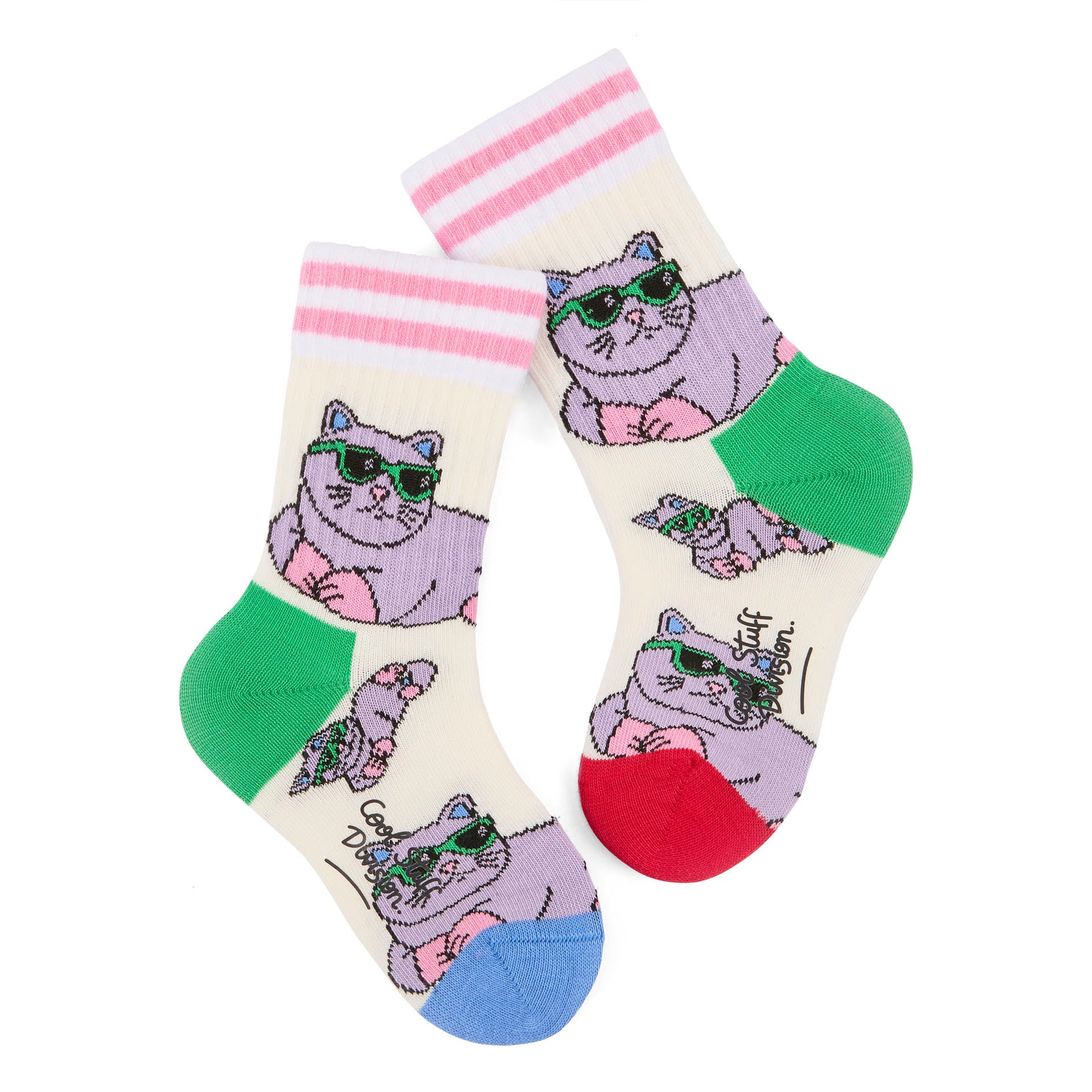 Paire de chaussettes pour enfant imprimée chats avec lunettes, talons et pointes contrastés rouge et bleu, haut de tige à rayures roses – vue à plat
