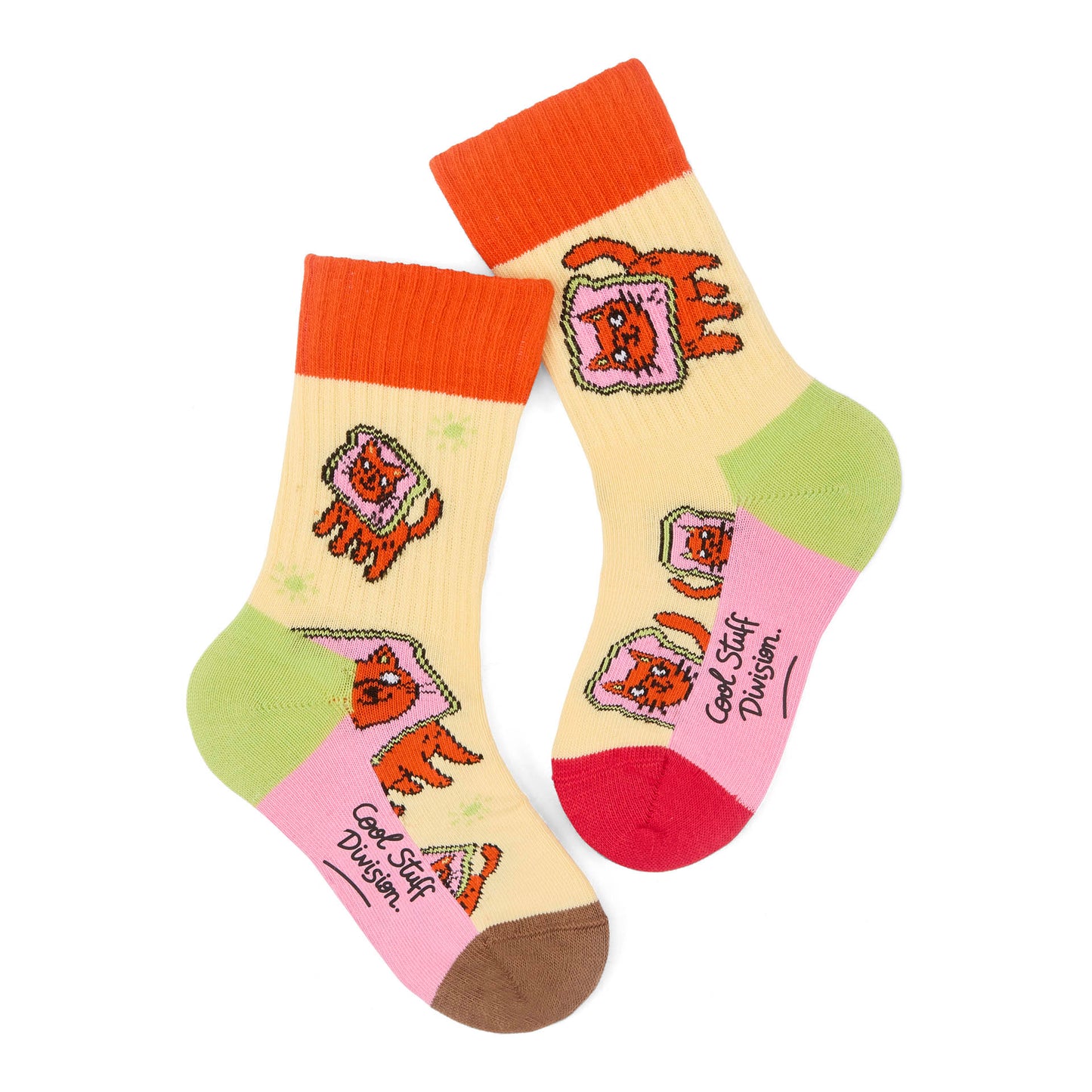Paire de chaussettes jaune pour enfant, imprimée chats, talons et pointes contrastés rose et marron, haut de tige orange – vue à plat