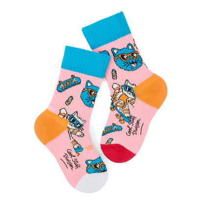 Paire de chaussettes rose pour enfant avec motif tête de chat avec lunettes et skate, haut de tige bleu – vue à plat