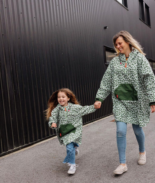Duo mum and child green leopard patterned rain ponchos with front pocket Hello Hossy