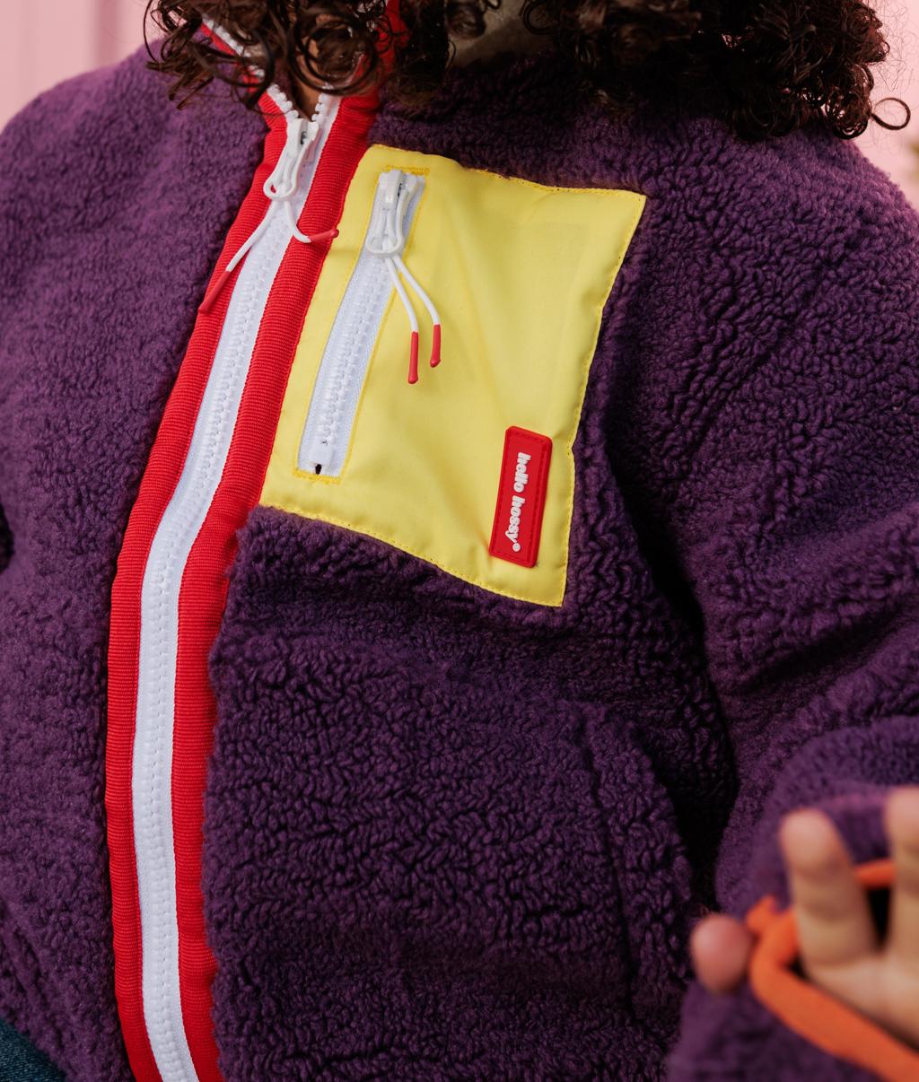Children's plum fleece jacket with yellow pocket and white zip Hello Hossy